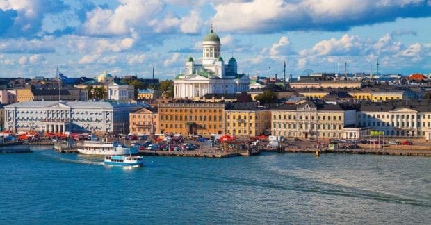 Українці масово залишають одну з найзаможніших країн ЄС: названо причини