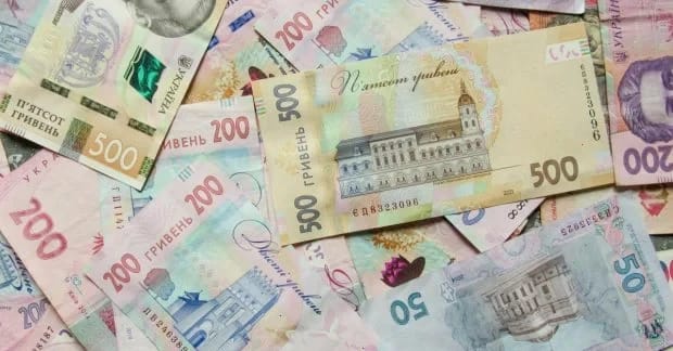 Гривня знецінилася на 50%: економіст оцінює ризики нової емісії грошей