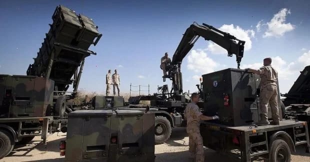 Критичні поставки зброї в Україну під загрозою: перешкоди від США і Європи