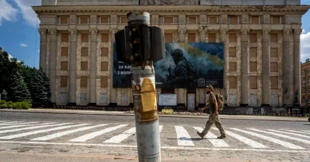Окупанти вгатили ракетою по багатоквартирному будинку в Харкові