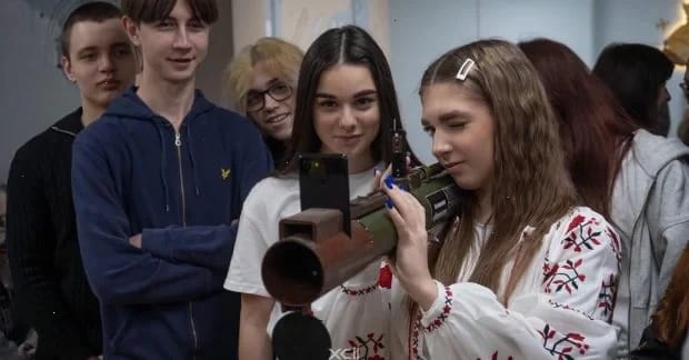 Новий закон: усіх студентів і школярів готуватимуть до оборони