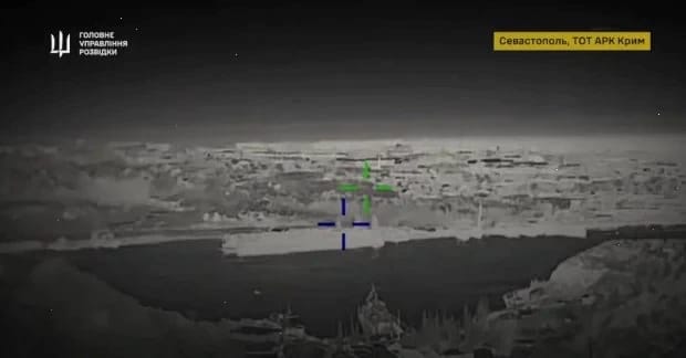 Бійці ГУР уразили два великих десантних кораблі РФ в окупованому Криму