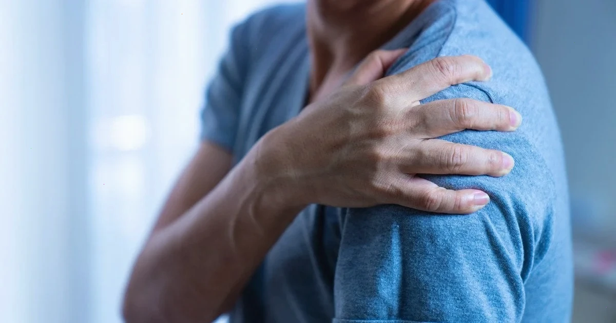 біль у плечі і рак печінки