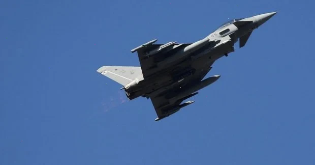 Британські літаки піднімали в небо через удар РФ по Україні, - Politico