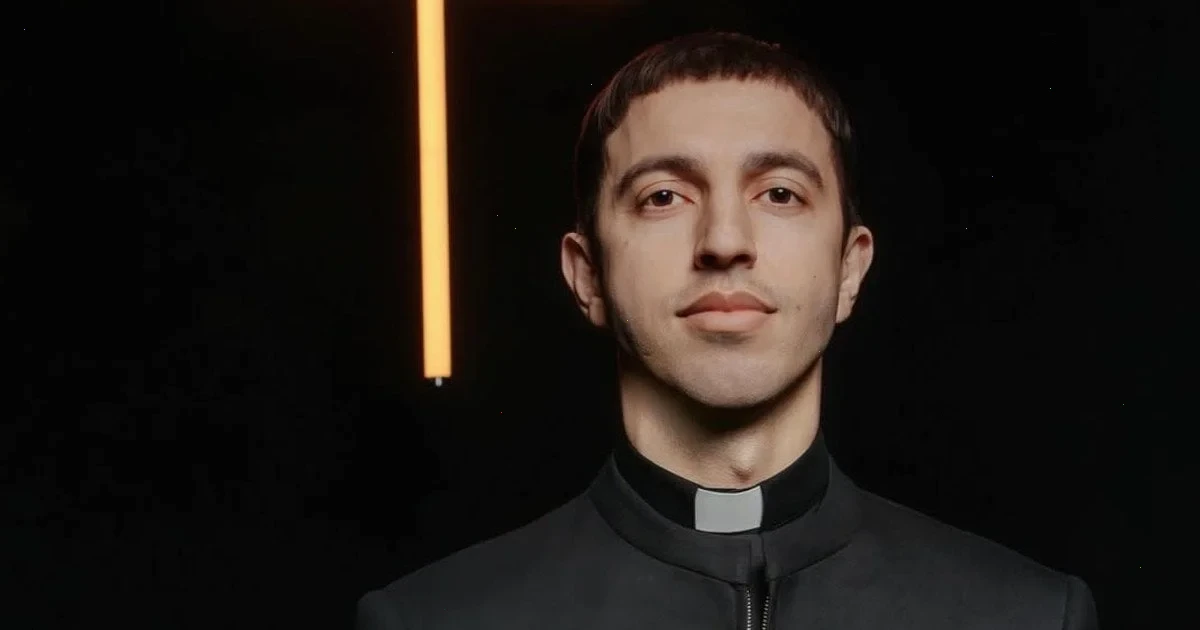 Іван Люленов презентує пісню і стикається з богохульством