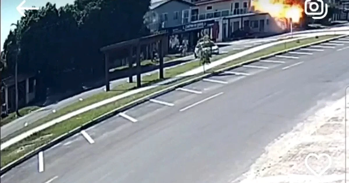 літак врізався в ресторан