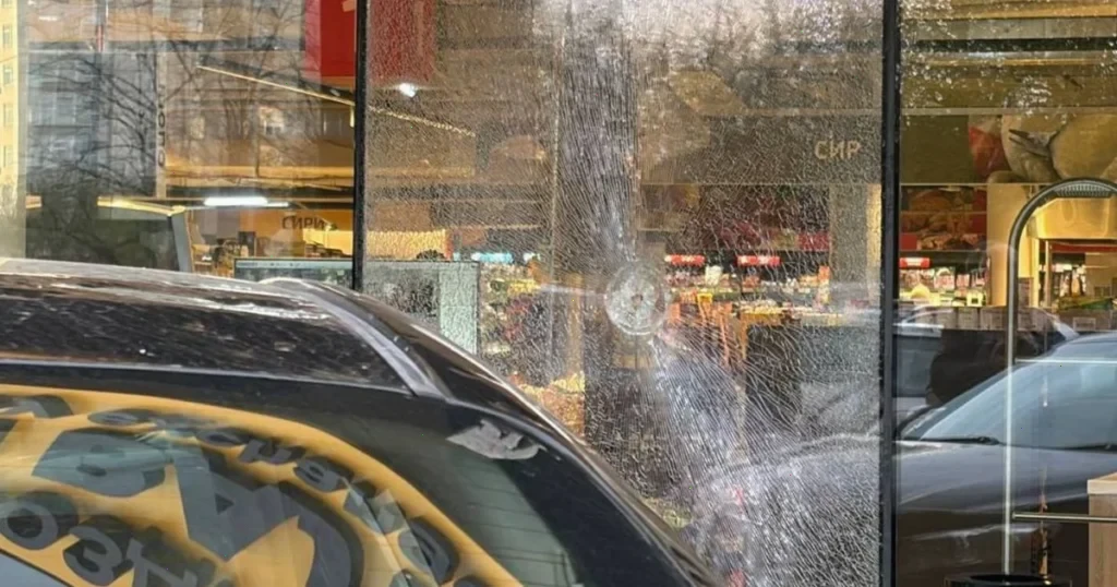 нападник розстрілював людей в Києві