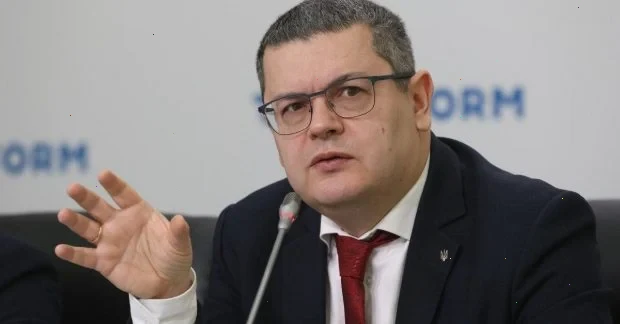 У нас достатньо людей, щоб воювати 10 років і навіть більше, - нардеп