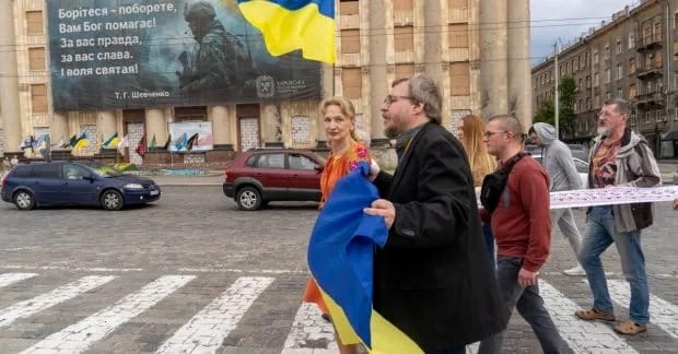 Кінець роману: українці розчарувалися в близькому союзнику, - опитування