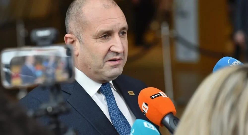 На виборах у Болгарії впевнено лідирує партія проросійського експрезидента