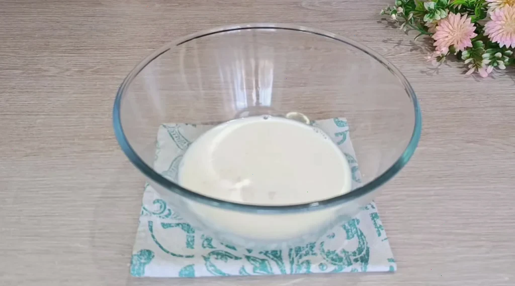 Булочки з сиром і ковбасою — простий домашній рецепт