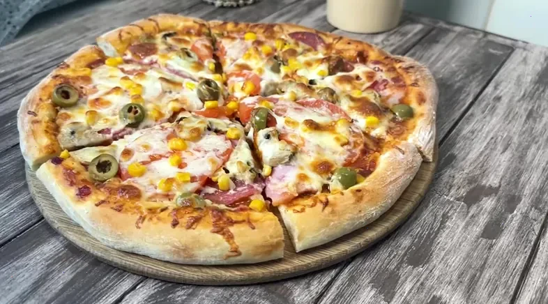 Рецепт піци з домашнім тістом — ідеальна вечеря