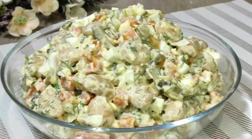 Салати з простих продуктів — смачні і швидкі рецепти