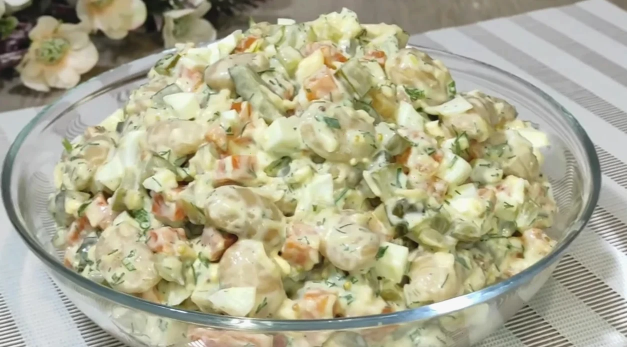 Салати з простих продуктів — смачні і швидкі рецепти