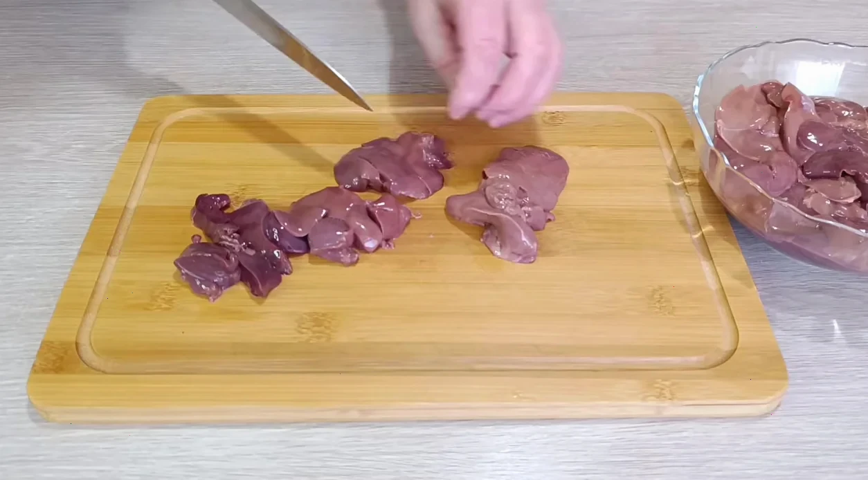 Вареники з курячою печінкою — ніжний домашній рецепт