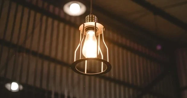 Росія масовано вгатила по енергетиці України: мешканці шести областей частково без світла