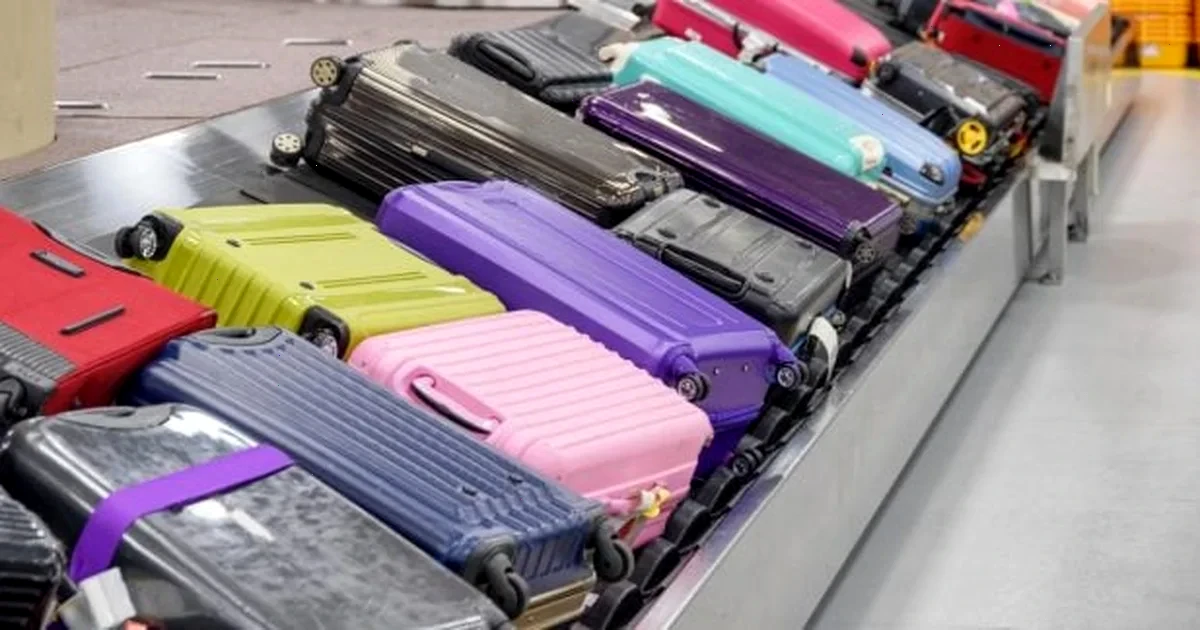 стрічки на валізах