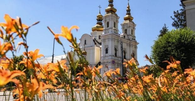 Синоптик розказав, яка погода буде в Україні на поминальні вихідні