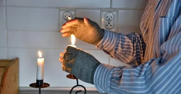 В Україні у пʼятницю будуть вимикати світло: хто залишиться без електроенергії